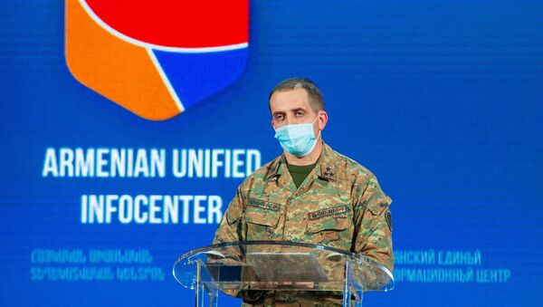 Представитель Армии Обороны Арцаха Сурен Сарумян во время брифинга в Едином информационном центре (9 ноября 2020). Еревaн - Sputnik Армения
