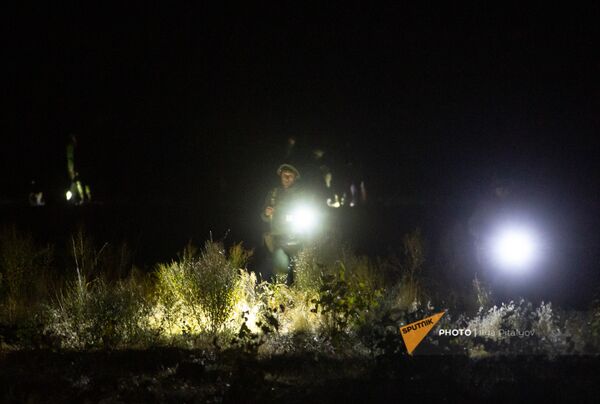 Место крушения сбитого российского вертолета МИ-24 оцеплено - эксклюзивные кадры из Ерасха - Sputnik Армения