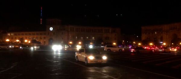 Разъяренные граждане на площади Республики перед Домом правительства (10 ноября 2020). Еревaн - Sputnik Армения