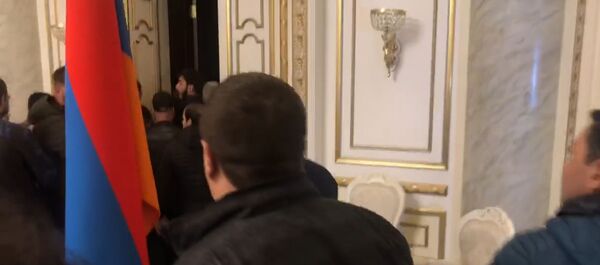 Что творится в здании правительства? Что творится в здании правительства? - Sputnik Արմենիա