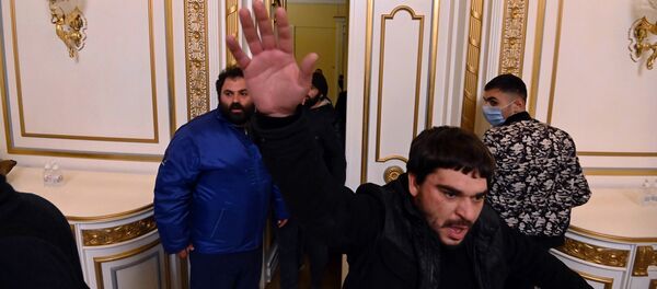 Разъяренная заявлением премьер-министра толпа ворвалась в Дом правительства (10 ноября 2020). Еревaн - Sputnik Армения