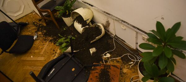 Недовольные решением премьер-министра граждане ворвались в Парламент (10 ноября 2020). Еревaн Недовольные решением премьер-министра граждане ворвались в Парламент (10 ноября 2020). Еревaн - Sputnik Армения