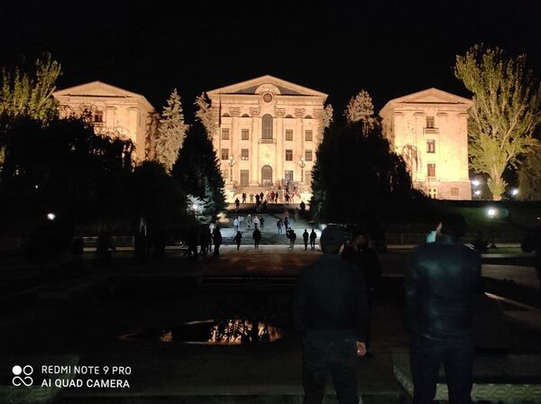 Քաոս՝ ԱԺ-ում. ներխուժածները պահանջում են գլխավոր շտաբի պետին ու պատգամավորներին. տեսանյութ - Sputnik Արմենիա