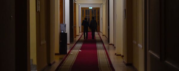 Недовольные решением премьер-министра граждане ворвались в Парламент (10 ноября 2020). Еревaн - Sputnik Արմենիա