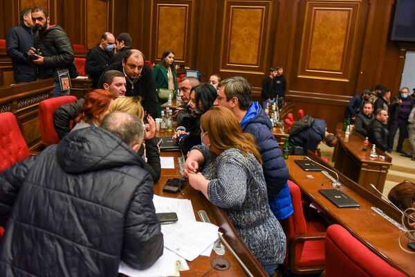 Оппозиция Армении готовит проект по дератификации соглашения по Карабаху Оппозиция Армении готовит проект по дератификации соглашения по Карабаху - Sputnik Армения