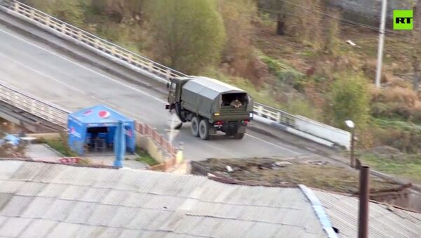 Автоколонна российских миротворцев выехала из Гориса в сторону Карабаха (10 ноября 2020).  - Sputnik Армения