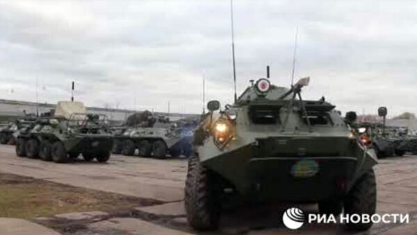 Колонна военной техники российских миротворцев готовится к отправке в НКР - Sputnik Արմենիա