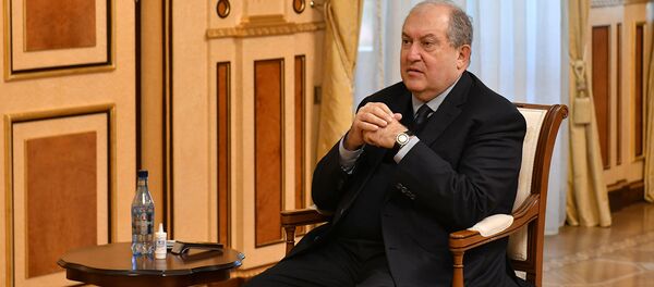 Президент Армен Саркисян в рамках совещаний с парламентскими и внепарламентскими партиями, принял руководителя партии Отечество Артура Ванецяна (10 ноября 2020). Еревaн Президент Армен Саркисян в рамках совещаний с парламентскими и внепарламентскими партиями, принял руководителя партии Отечество Артура Ванецяна (10 ноября 2020). Еревaн - Sputnik Արմենիա