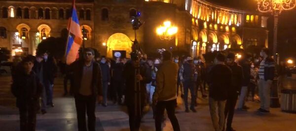 Քաղաքացիները պահանջում են չեղյալ համարել Փաշինյանի կողմից ստորագրված հայտարարությունը Քաղաքացիները պահանջում են չեղյալ համարել Փաշինյանի կողմից ստորագրված հայտարարությունը - Sputnik Արմենիա