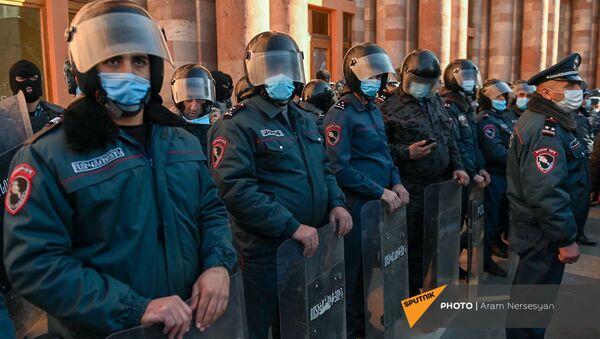Полиция заблокировала вход Дома правительства Армении (11 ноября 2020). Еревaн - Sputnik Արմենիա
