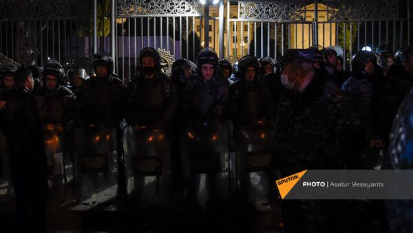 Ситуация на проспекте Баграмяна перед зданием Парламента Армении (11 ноября 2020). Еревaн - Sputnik Արմենիա