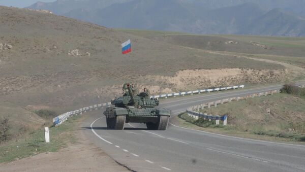 Конвой российских миротворцев на пути в Нагорный Карабах. - Sputnik Армения