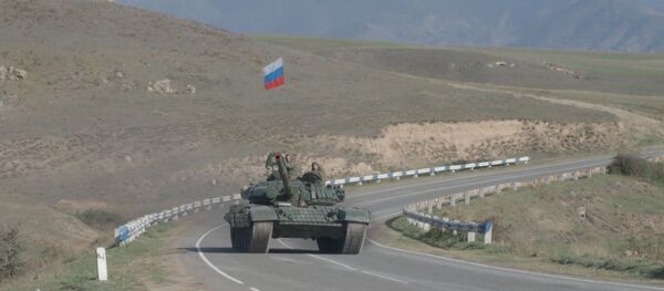 Конвой российских миротворцев на пути в Нагорный Карабах. Конвой российских миротворцев на пути в Нагорный Карабах. - Sputnik Արմենիա