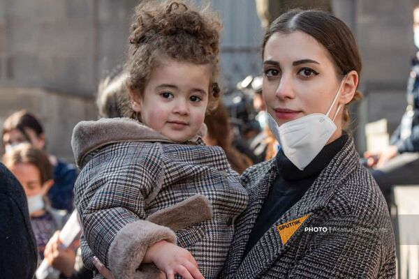 Где нам жить?! Жительницы Гадрута возмущены решением о передаче города Азербайджану Где нам жить?! Жительницы Гадрута возмущены решением о передаче города Азербайджану - Sputnik Армения