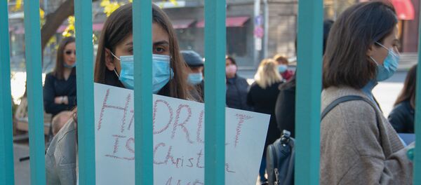 Акция протеста женщин Гадрута у посольств стран сопредседателей МГ ОБСЕ (12 ноября 2020). Еревaн - Sputnik Армения