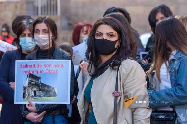 «Մեր հայրենիքը չեն կարող հանձնել այդ խայտառակ փաստաթղթով». հադրութցի կանանց բողոքի ակցիան - Sputnik Արմենիա