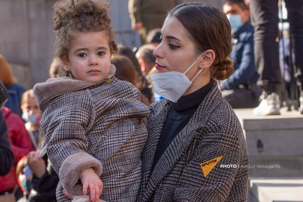 «Մեր հայրենիքը չեն կարող հանձնել այդ խայտառակ փաստաթղթով». հադրութցի կանանց բողոքի ակցիան - Sputnik Արմենիա