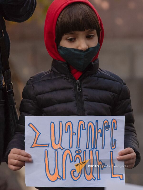 «Մեր հայրենիքը չեն կարող հանձնել այդ խայտառակ փաստաթղթով». հադրութցի կանանց բողոքի ակցիան - Sputnik Արմենիա