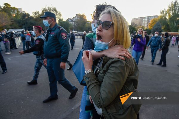 В Ереване одновременно проходили два митинга, акцию Сефиляна полиция разогнала - Sputnik Армения