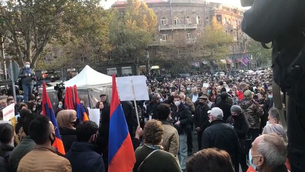 Митингующие на проспекте Маштоца  (12 ноября 2020). Еревaн - Sputnik Արմենիա