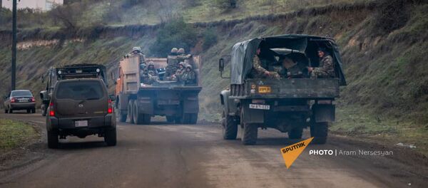 На дороге из Степанакерта в Шуши установлен КПП российских миротворцев (13 ноября 2020). Карабах - Sputnik Արմենիա