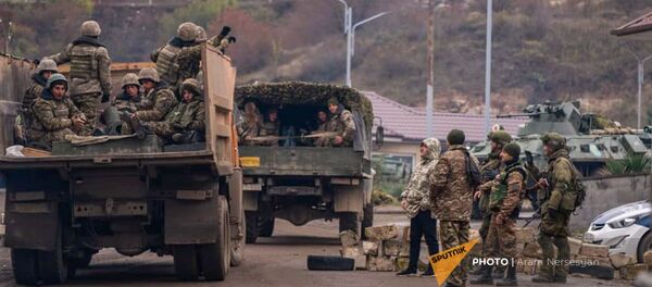 На дороге из Степанакерта в Шуши установлен КПП российских миротворцев (13 ноября 2020). Карабах - Sputnik Армения