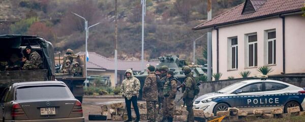 На дороге из Степанакерта в Шуши установлен КПП российских миротворцев (13 ноября 2020). Карабах - Sputnik Արմենիա