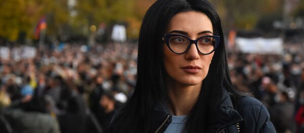 Арпине Ованнисян на площади Свободы (13 ноября 2020). Еревaн Арпине Ованнисян на площади Свободы (13 ноября 2020). Еревaн - Sputnik Армения