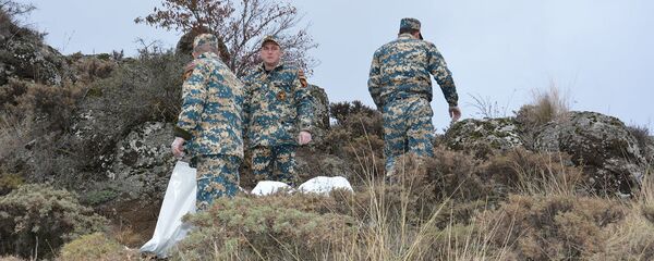 ГСЧС Карабаха при содействии российских миротворцев и МККК осуществляет обмен телами солдат  - Sputnik Արմենիա
