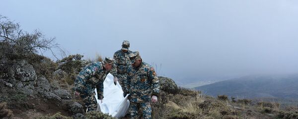 ГСЧС Карабаха при содействии российских миротворцев и МККК осуществляет обмен телами солдат  - Sputnik Արմենիա