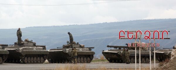 Боевые машины пехоты российских миротворцев в Нагорном Карабахе - Sputnik Армения