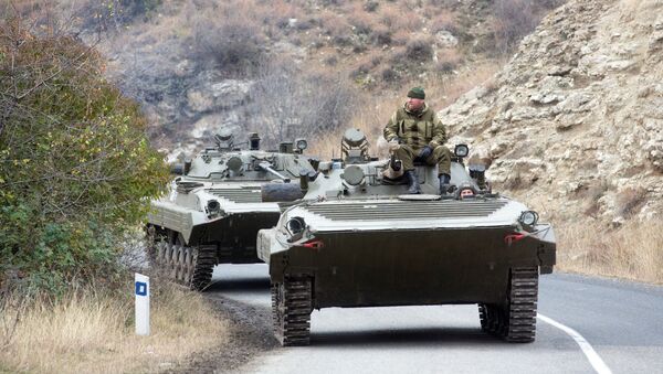 Боевые машины пехоты российских миротворцев в Нагорном Карабахе - Sputnik Армения