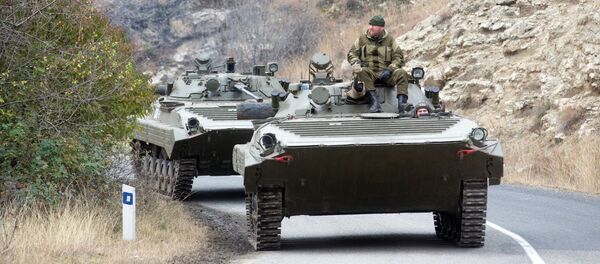 Боевые машины пехоты российских миротворцев в Нагорном Карабахе Боевые машины пехоты российских миротворцев в Нагорном Карабахе - Sputnik Արմենիա