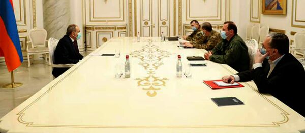 Премьер-министр Никол Пашинян встретился с министром обороны Давидом Тонояном и министром иностранных дел Зограбом Мнацаканяном (14 ноября 2020). Еревaн Премьер-министр Никол Пашинян встретился с министром обороны Давидом Тонояном и министром иностранных дел Зограбом Мнацаканяном (14 ноября 2020). Еревaн - Sputnik Արմենիա