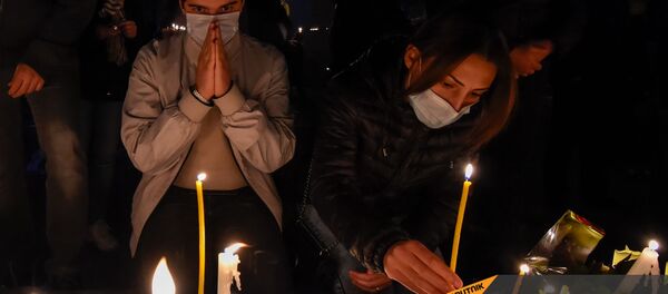 Граждане зажигают свечи в память о погибших в карабахской войне (14 ноября 2020). Еревaн - Sputnik Արմենիա