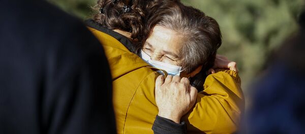 Автобусы доставляют нашедших временное убежище в Ереване жителей Степанакерта обратно домой (14 ноября 2020). Еревaн Автобусы доставляют нашедших временное убежище в Ереване жителей Степанакерта обратно домой (14 ноября 2020). Еревaн - Sputnik Արմենիա