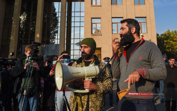 В Шенгавитской резиденции Суда общей юрисдикции Еревана рассматривается вопрос о правомерности ареста ветерана карабахской войны Ашота Минасяна (15 ноября 2020). Еревaн - Sputnik Армения
