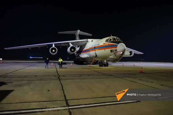 Спецборт авиации МЧС России с аэромобильным госпиталем приземлился в Ереване (15 ноября 2020). Армения Спецборт авиации МЧС России с аэромобильным госпиталем приземлился в Ереване (15 ноября 2020). Армения - Sputnik Армения