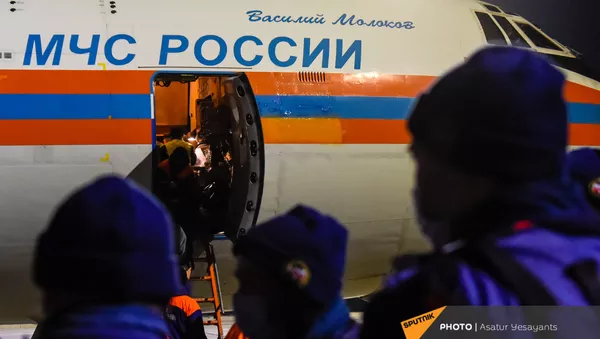 Спецборт авиации МЧС России с аэромобильным госпиталем приземлился в Ереване (15 ноября 2020). Армения - Sputnik Армения
