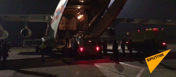 Спецборт авиации МЧС России с аэромобильным госпиталем проводит разгрузку в Ереване - Sputnik Արմենիա