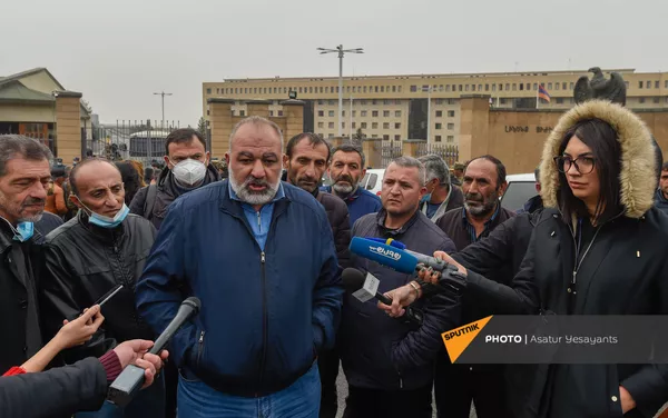 Акция протеста родителей солдат пропавших без вести у здания Минобороны (16 ноября 2020). Еревaн Акция протеста родителей солдат пропавших без вести у здания Минобороны (16 ноября 2020). Еревaн - Sputnik Армения