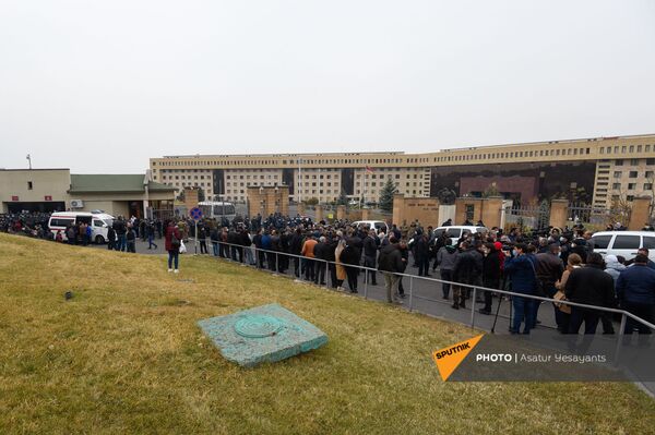 «Հիմա ինչ` Ալիևի՞ն դիմենք». անհետ կորածների ծնողներն ուզում են հանդիպել Տոնոյանի հետ «Հիմա ինչ` Ալիևի՞ն դիմենք». անհետ կորածների ծնողներն ուզում են հանդիպել Տոնոյանի հետ - Sputnik Արմենիա