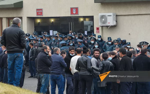 Акция протеста родителей солдат пропавших без вести у здания Минобороны (16 ноября 2020). Еревaн Акция протеста родителей солдат пропавших без вести у здания Минобороны (16 ноября 2020). Еревaн - Sputnik Армения