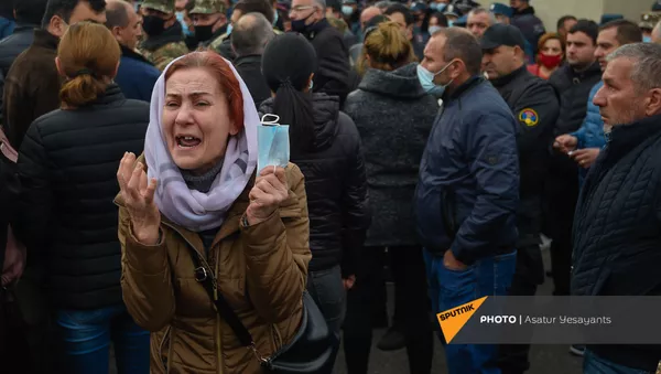 Акция протеста родителей солдат пропавших без вести у здания Минобороны (16 ноября 2020). Еревaн - Sputnik Армения