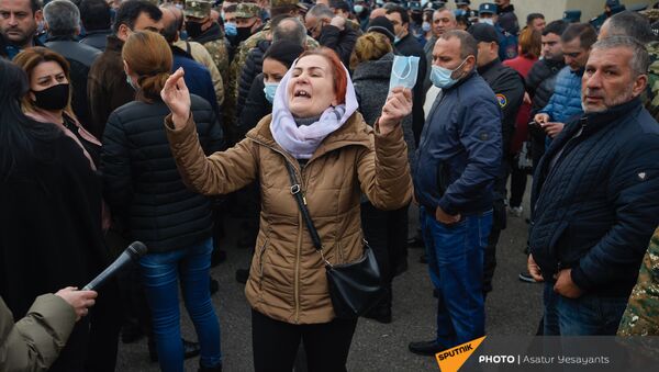 Акция протеста родителей солдат пропавших без вести у здания Минобороны (16 ноября 2020). Еревaн - Sputnik Армения