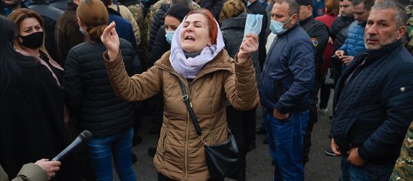 Акция протеста родителей солдат пропавших без вести у здания Минобороны (16 ноября 2020). Еревaн Акция протеста родителей солдат пропавших без вести у здания Минобороны (16 ноября 2020). Еревaн - Sputnik Армения