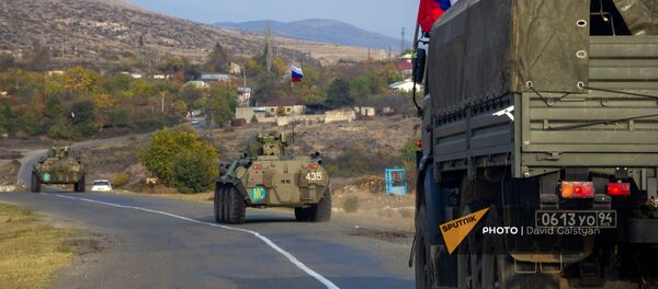 Колонна российских миротворцев направляется к монастырскому комплексу Дадиванк (16 ноября 2020). Карабах - Sputnik Արմենիա