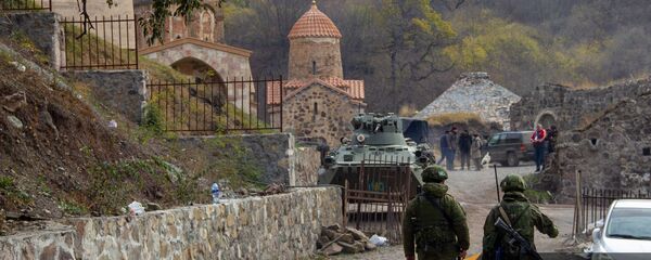 Российские миротворцы у монастырского комплекса Дадиванк (16 ноября 2020). Карабах - Sputnik Армения