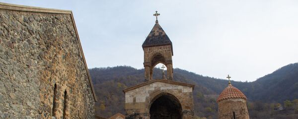 Российские миротворцы у монастырского комплекса Дадиванк (16 ноября 2020). Карабах - Sputnik Արմենիա