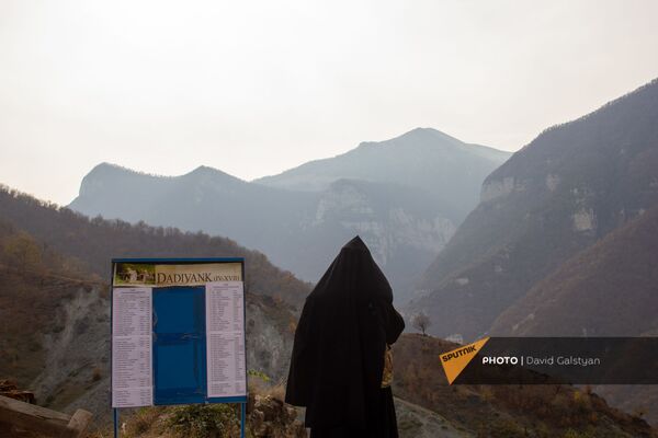 Դադիվանքի այցելուների մտահոգությունը, խաղաղապահներն ու տեր Հովհաննեսը. մոմ արդեն չկար... - Sputnik Արմենիա